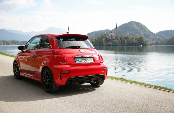 2016_premiera_abarth%2520595_01.JPG