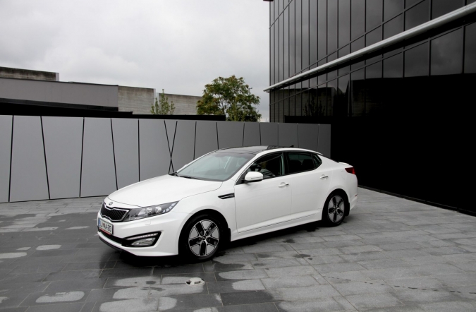 DOM-kia_optima_hibrid-07.jpg